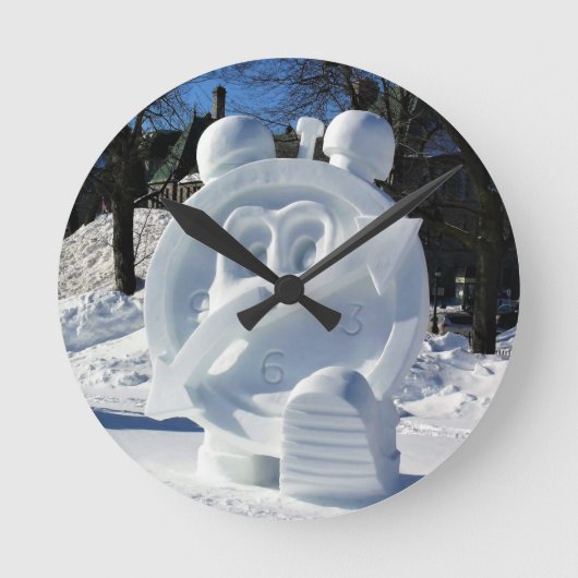 Clock Snow Sculpture (カナダ、ケベック州) ラウンド壁時計 (正面)