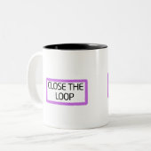 Close the Loop | Ceramic ツートーンマグカップ (正面左)
