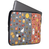 Close-Up Portrait of a Sweet-Faced Dog ラップトップスリーブ (正面右)