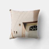 CLOSED WHITE WOODEN DOOR クッション (裏面)