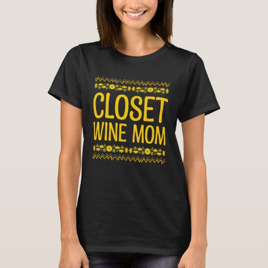 Closet Wine Mom Wine  Mother Champagne Mommy Party Tシャツ (正面)