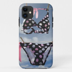 Clotheslineでつるすビキニ iPhone 11 ケース