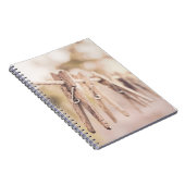 Clothespins on a line ノートブック (右側)