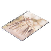 Clothespins on a line ノートブック (左側)