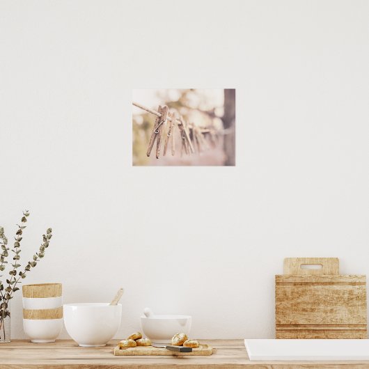 Clothespins on a line ポスター (キッチン)