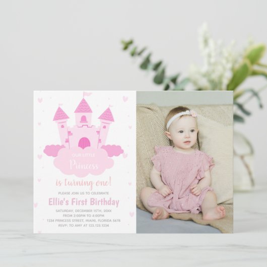 CloudPrincessの下のピンクの城の誕生日写真 招待状 (スタンド正面)