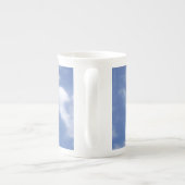 clouds in blue sky ボーンチャイナマグカップ (裏面)