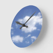 clouds in blue sky ラウンド壁時計 (傾斜)