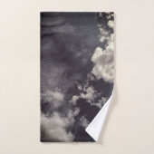 Clouds, on dark blue background ハンドタオル (ハンドタオル)