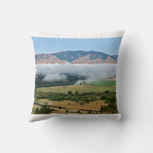 Clouds Over Flathead River クッション (裏面)