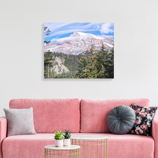 Clouds Over Mount Rainier Scenic Landscape キャンバスプリント (インサイチュ (リビング))
