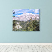 Clouds Over Mount Rainier Scenic Landscape キャンバスプリント (インサイチュ (ウッドフロア))