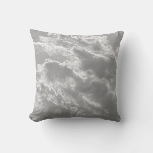 "Clouds" Throw Pillow クッション (正面)