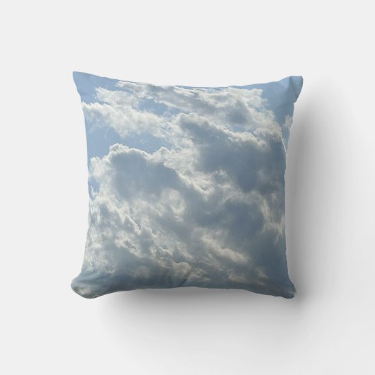 "Clouds" Throw Pillow クッション (正面)