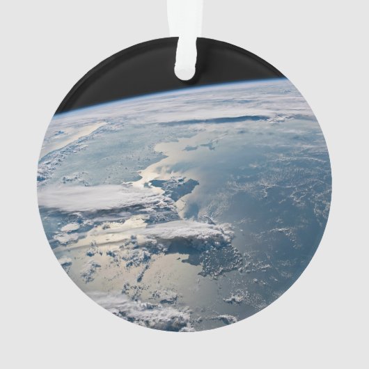 Cloudscapesスマのまわりにトラ，インドネシア。 オーナメント (裏面)