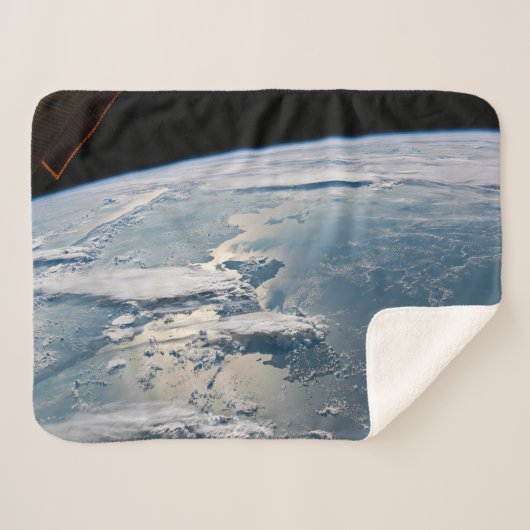 Cloudscapesスマのまわりにトラ,インドネシア。 シェルパブランケット (正面(横))