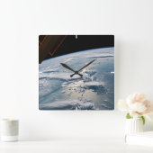 Cloudscapesスマのまわりにトラ,インドネシア。 スクエア壁時計 (ホーム)