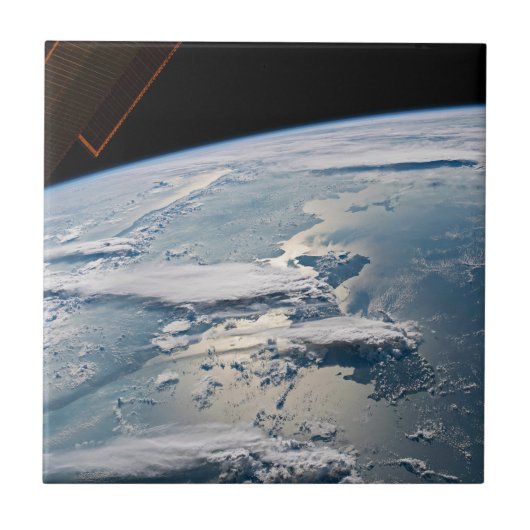 Cloudscapesスマのまわりにトラ，インドネシア。 タイル (正面)