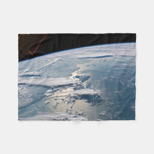 Cloudscapesスマのまわりにトラ,インドネシア。 フリースブランケット (正面(横))