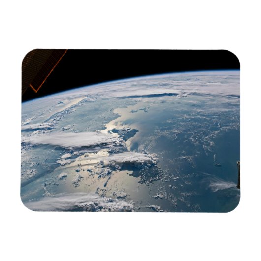 Cloudscapesスマのまわりにトラ,インドネシア。 マグネット (横)