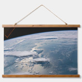 Cloudscapesスマのまわりにトラ，インドネシア。 吊り下げ型タペストリー (正面)