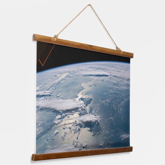 Cloudscapesスマのまわりにトラ,インドネシア。 吊り下げ型タペストリー (傾斜あり)