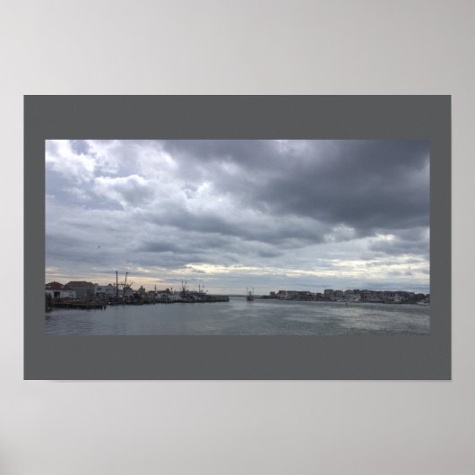 Cloudy Day Waterscape Photo Poster ポスター (正面)