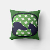 Clover Friends Throw Pillow クッション (正面)