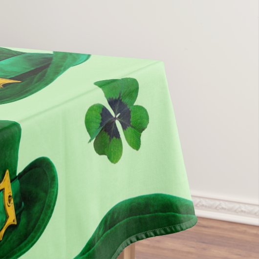 CloversとLeprechaun Hats テーブルクロス (インサイチュ)