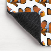 Clownfish Frenzy Mousemat (White) マウスパッド (コーナー)
