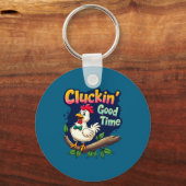 Cluckin Good Time Funny Chicken Illustration  キーホルダー (正面)