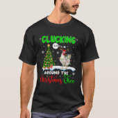 Clucking Around Christmas Tree Santa Reindeer Chic Tシャツ (正面)