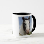 Clydesdaleの馬のポートレート マグカップ (正面右)