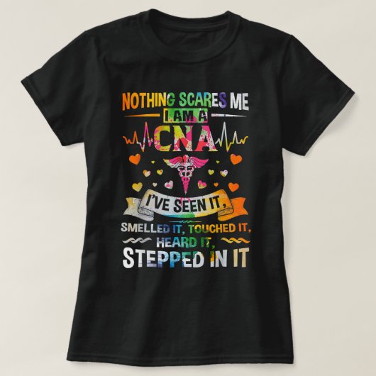 CNA Nothing Scares私はCNAヘルスケアナース Tシャツ (デザイン正面)