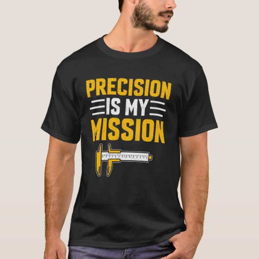 CNC機械オペレーター 精度は私の使命 CNC M Tシャツ (正面)