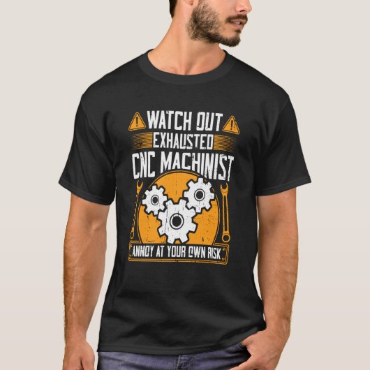 CNC Machinist Watch Out Exhausted CNC Machinist Tシャツ (正面)
