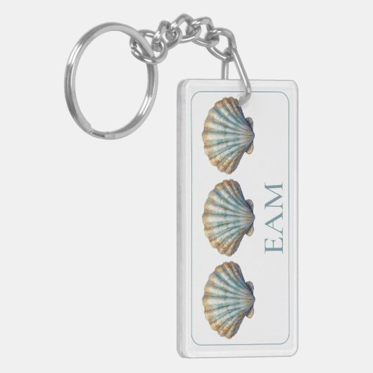 Coastal Blue Scallop Seashell Monogram キーホルダー (正面左)