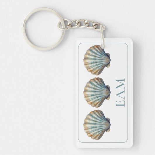 Coastal Blue Scallop Seashell Monogram キーホルダー (正面)