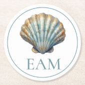 Coastal Blue Scallop Seashell Monogram ラウンドペーパーコースター (正面)
