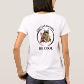 Coastal Cartoon dressed up  cat – Be Cool Tシャツ (裏面)