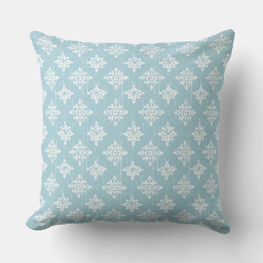 Coastal Granddaughter Throw Pillow クッション (正面)