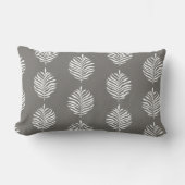 Coastal Palm Leaf Pattern Foghorn Throw Pillow ランバークッション (正面)