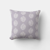 Coastal Palm Leaf Pattern Misty Lilac クッション (正面)