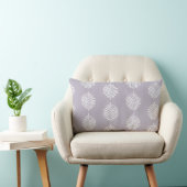 Coastal Palm Leaf Pattern Misty Lilac Throw Pillow ランバークッション (椅子)