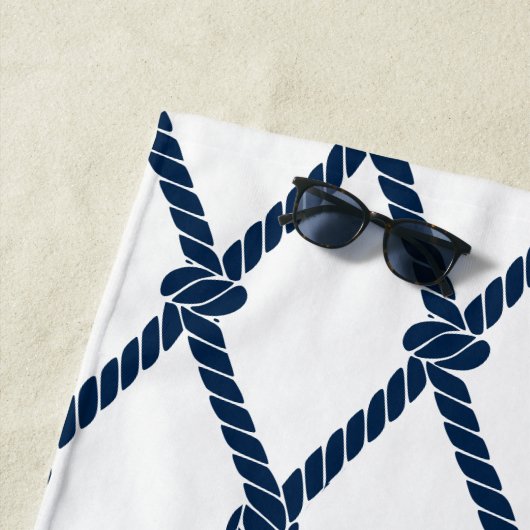 Coastal Preppy Nautical Monogram – White & Navy ビーチタオル (インサイチュ)