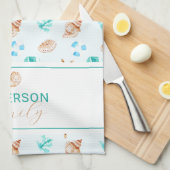 Coastal Seashell Beach House Decor Family Name キッチンタオル (四つ折り)