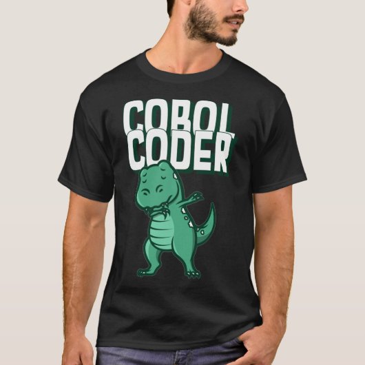 COBOLコーダ恐竜プログラマー必須Tシャツ Tシャツ (正面)