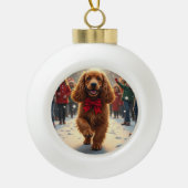Cocker Spaniel Christmas Parade Holiday Painting セラミックボールオーナメント (正面)