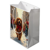 Cocker Spaniel Christmas Parade Holiday Painting ミディアムペーパーバッグ (裏面アングル)