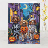 Cocker Spaniel Dogs Trick-or-Treating in Halloween カード (黄色い花)